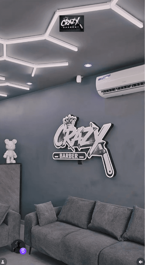 Espace d’attente moderne de Crazy Barber